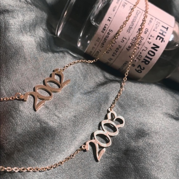 Winter Dunes Year Necklace - Picture 2 of 6